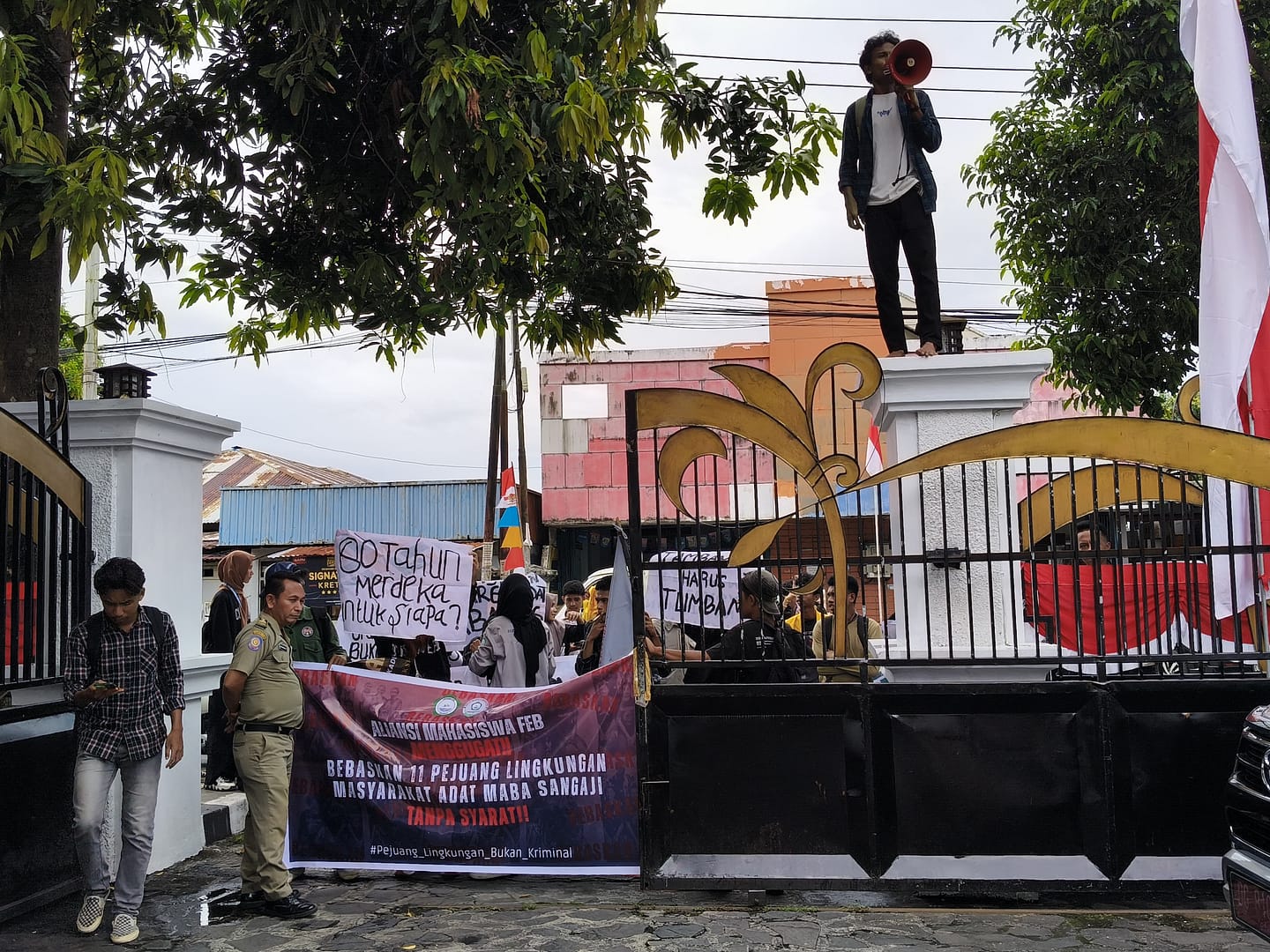 Aliansi Mahasiswa FEB Soroti Dugaan Kekerasan dalam Penahanan 11 Masyarakat Adat Maba Sangaji